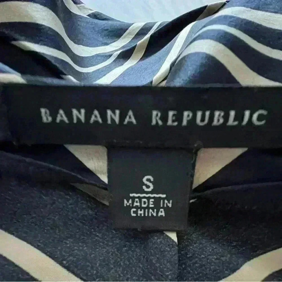 BANANA REPUBLIC 100% Silk Halter blouse with side tie - Picture 3 of 6